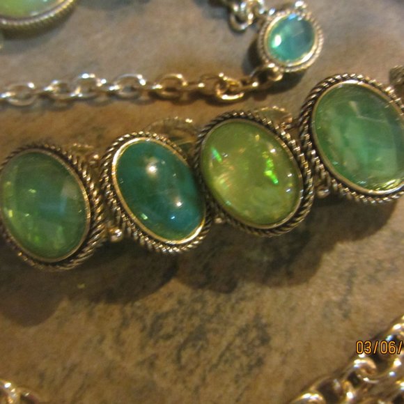 Necklaces and bracelet - Picture 3 of 4